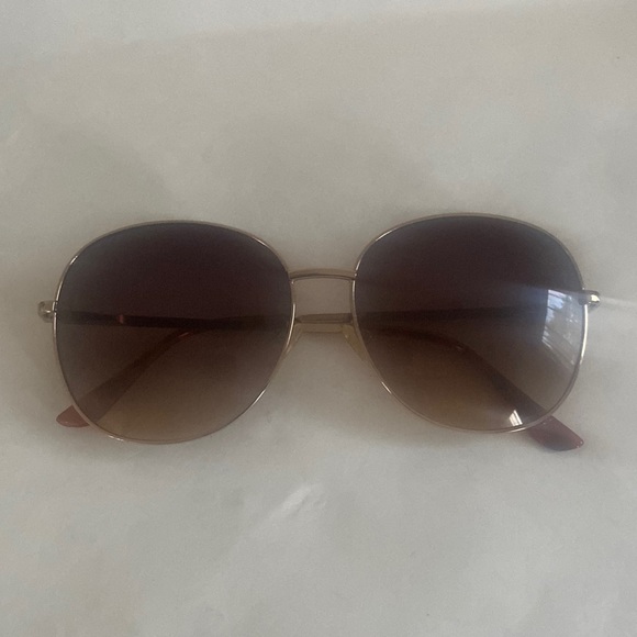 ADRIENNE VITTADINI Gold Tone Brown Ombre Gradient Sunglasses AV3005 770 EUC - Picture 2 of 9